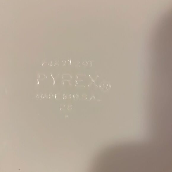 Pyrex Empire Golden Scroll Casserole Dish 1 1/2 quart - Picture 6 of 10